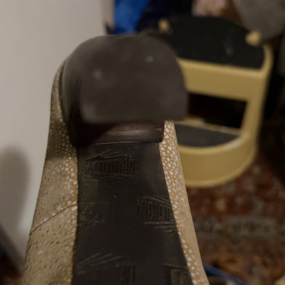 NIB john Fluevog size 11  Paris Davil Sand Storm - Picture 8 of 10